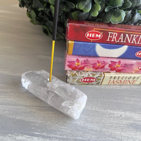 Crystal quartz incense holder with incense - Picture 6 of 7